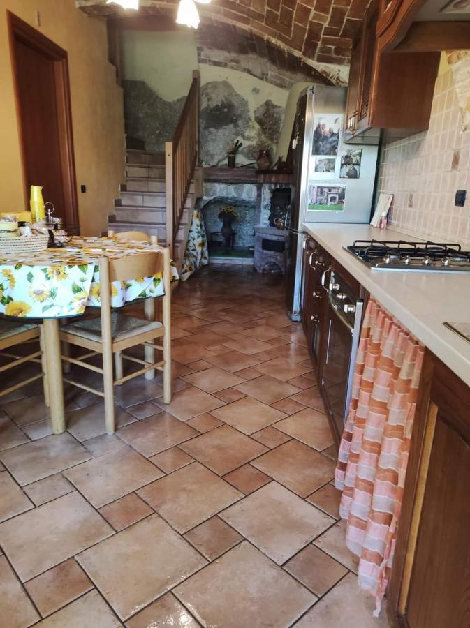 Notti Magiche Bed & Breakfast Castelvecchio Calvisio Bagian luar foto